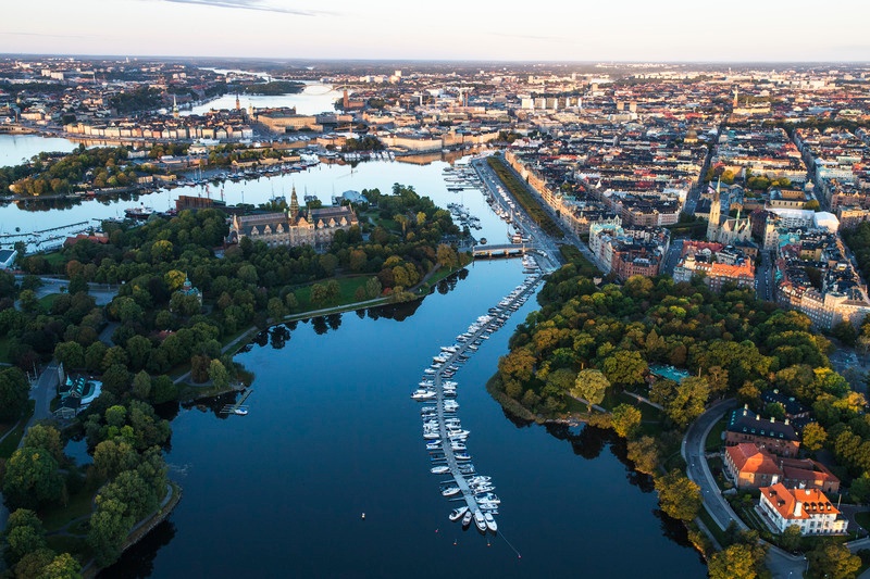 HOW TO CONVINCE NEW EMPLOYEES TO COME TO SWEDEN